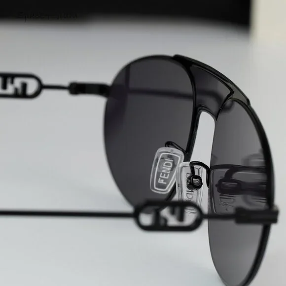 BRAND NEW Fendi FE40072U-Y 01A Black Dark Grey Chain Aviator Unisex Sunglasses